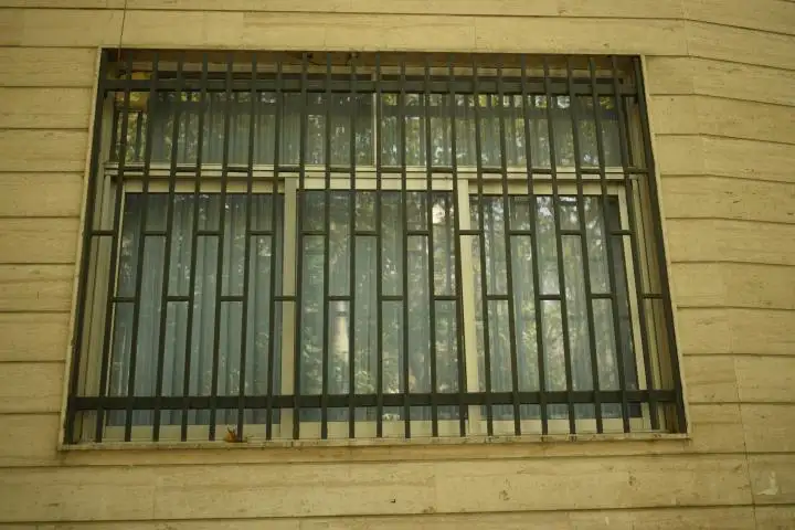 حفاظ پنجره دوجداره بزرگ در پردیس