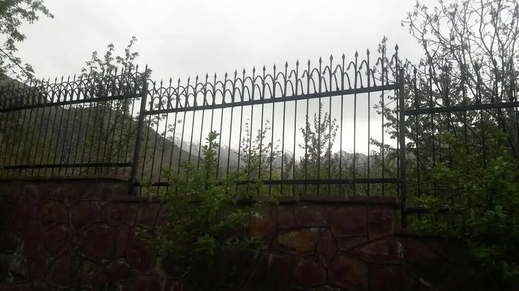 حفاظ دیوار سرنیزه ای