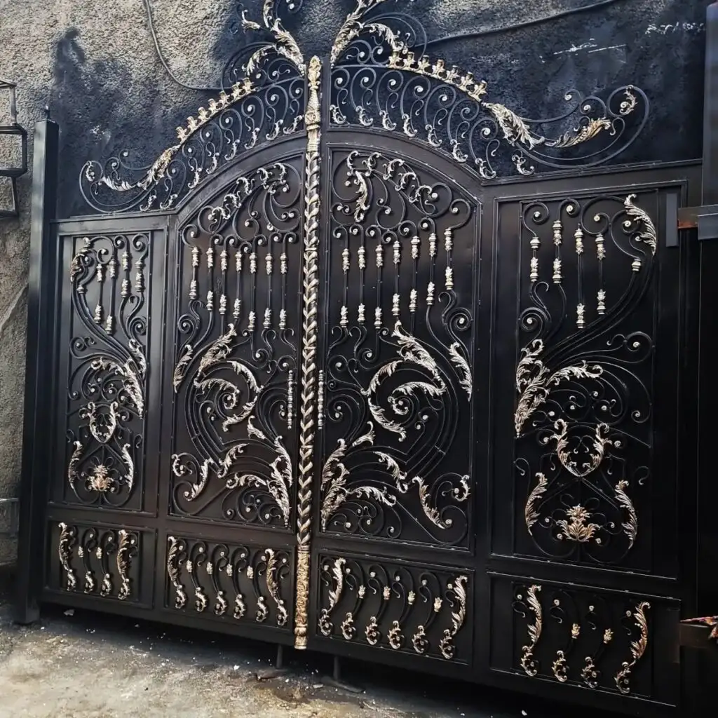 انواع درب فرفورژه برای پارکینگ