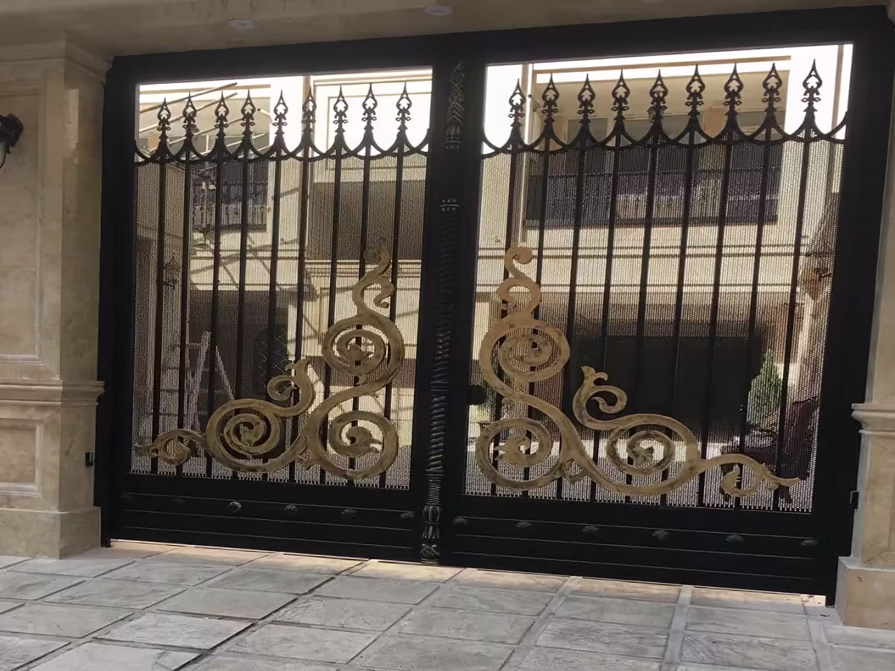 درب آهنی ورودی ساختمان