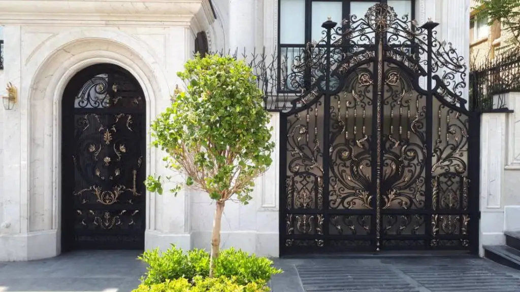 درب فرفورژه الیزه مقاوم