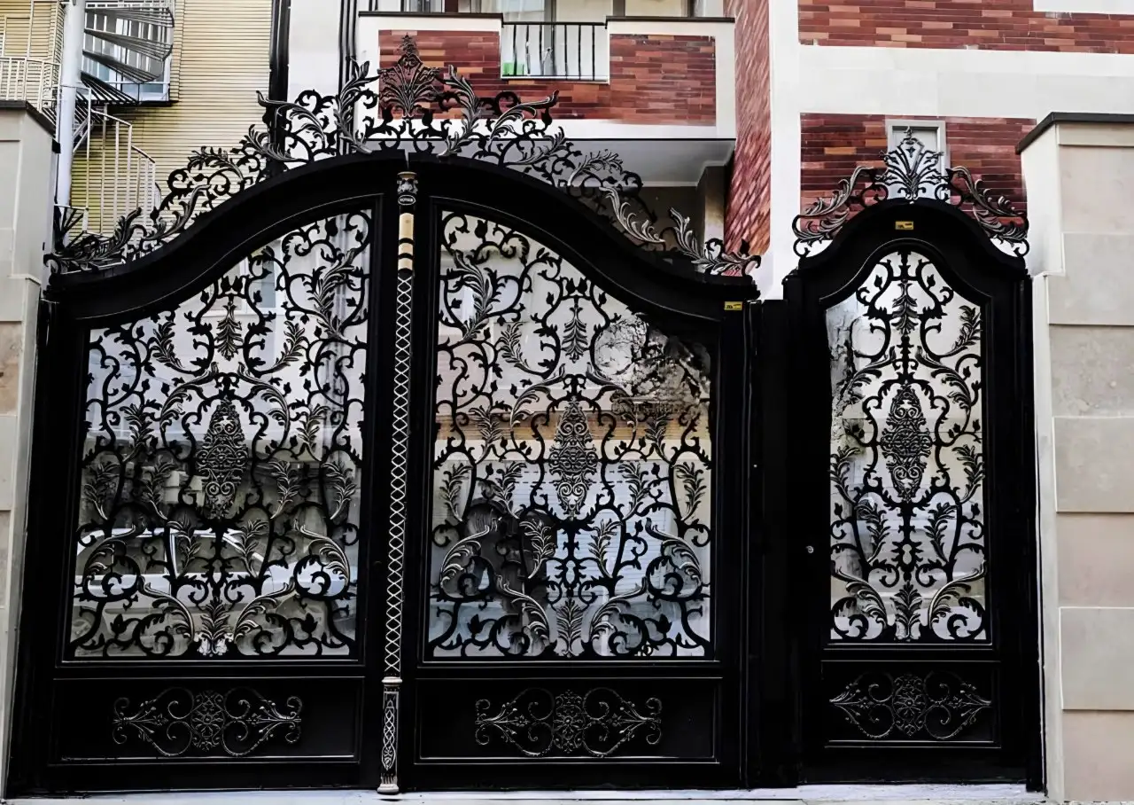 درب ورودی ساختمان خرم آباد