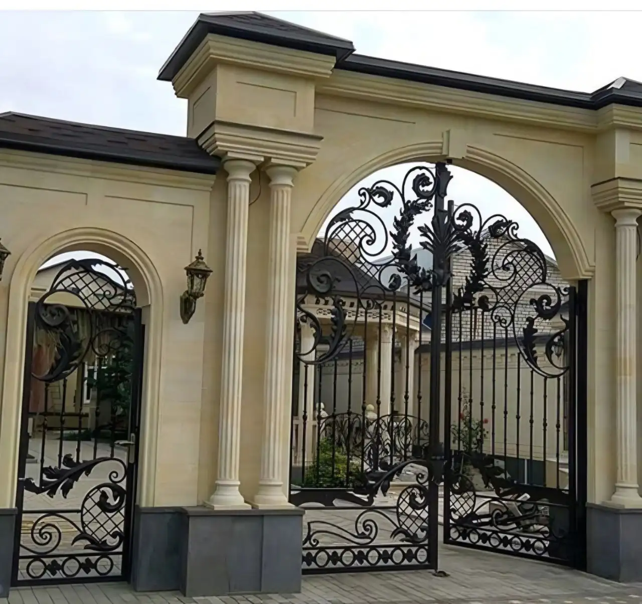 تولید کننده انواع درب فلزی فرفورژه به صورت لولایی و ریلی