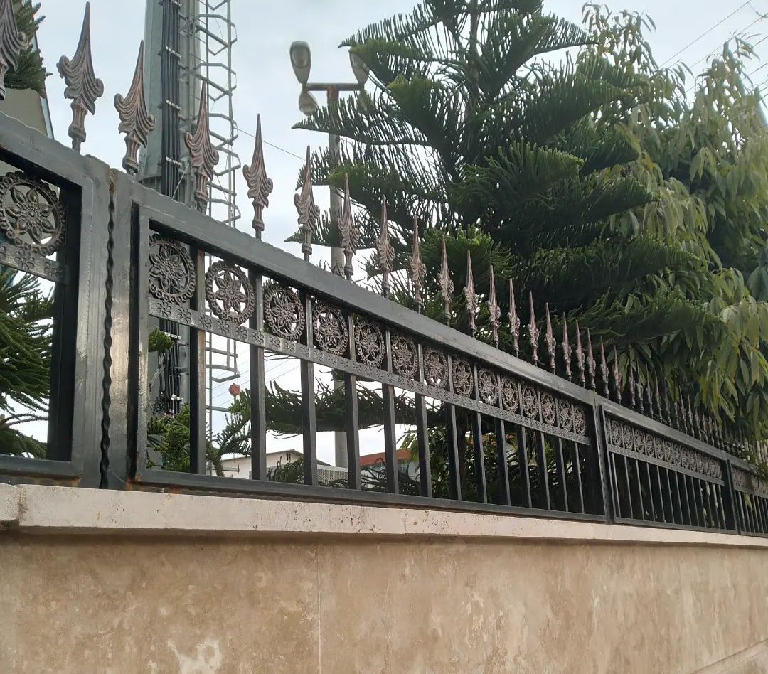 مدل نرده دیوار حیاط حفاظ دیوار حیاط: زیبایی و حفاظت