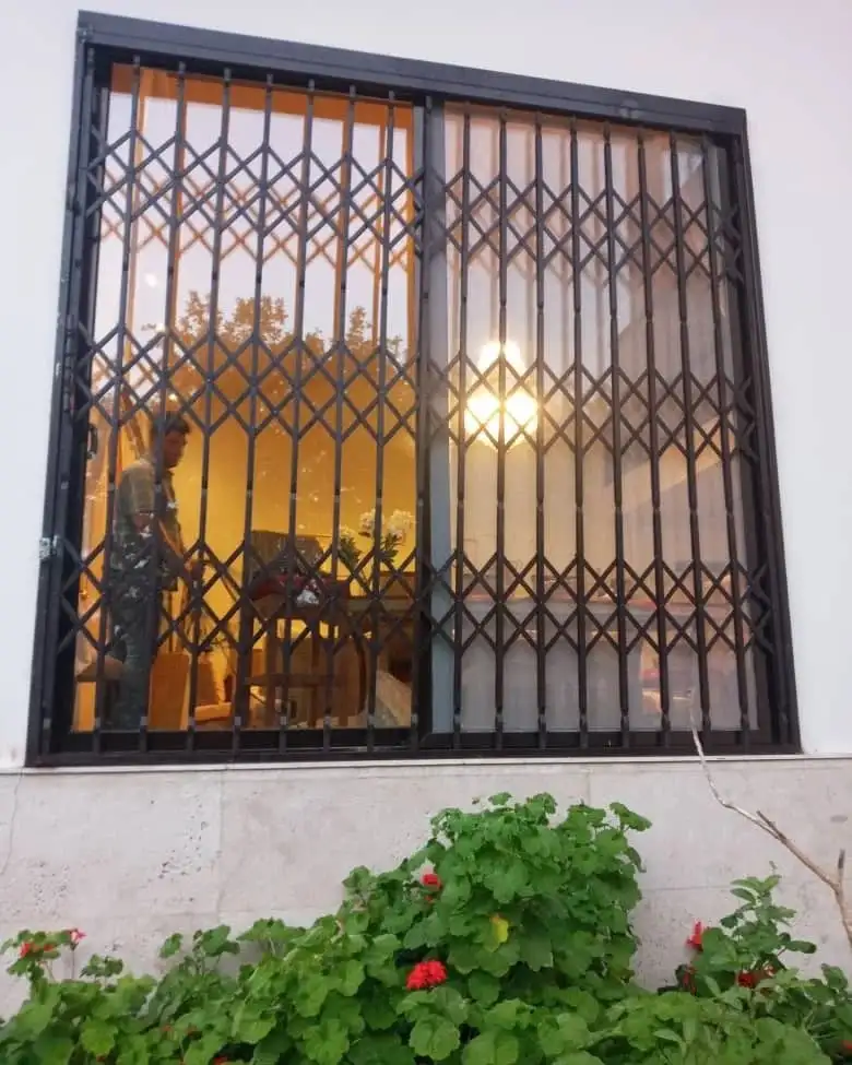 حفاظ پنجره کشویی متحرک