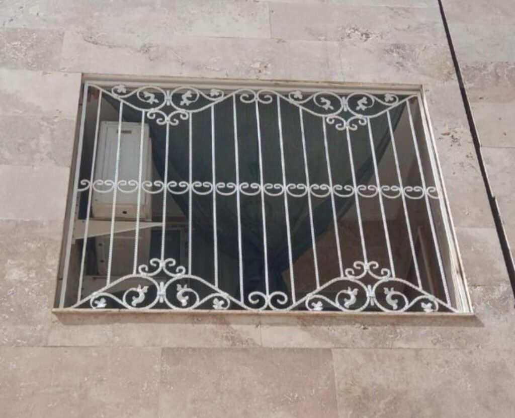 حفاظ پنجره آهنی