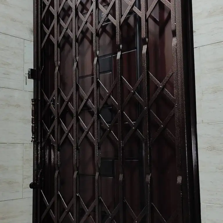 حفاظ پشت درب آپارتمان