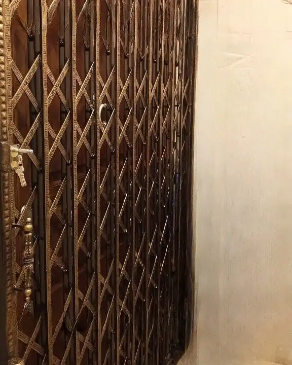 محافظ درب ورودی آپارتمان