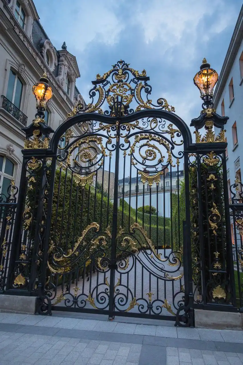 درب آهنی برای ورودی های مدرن درب آهنی برای ورودی های مدرن