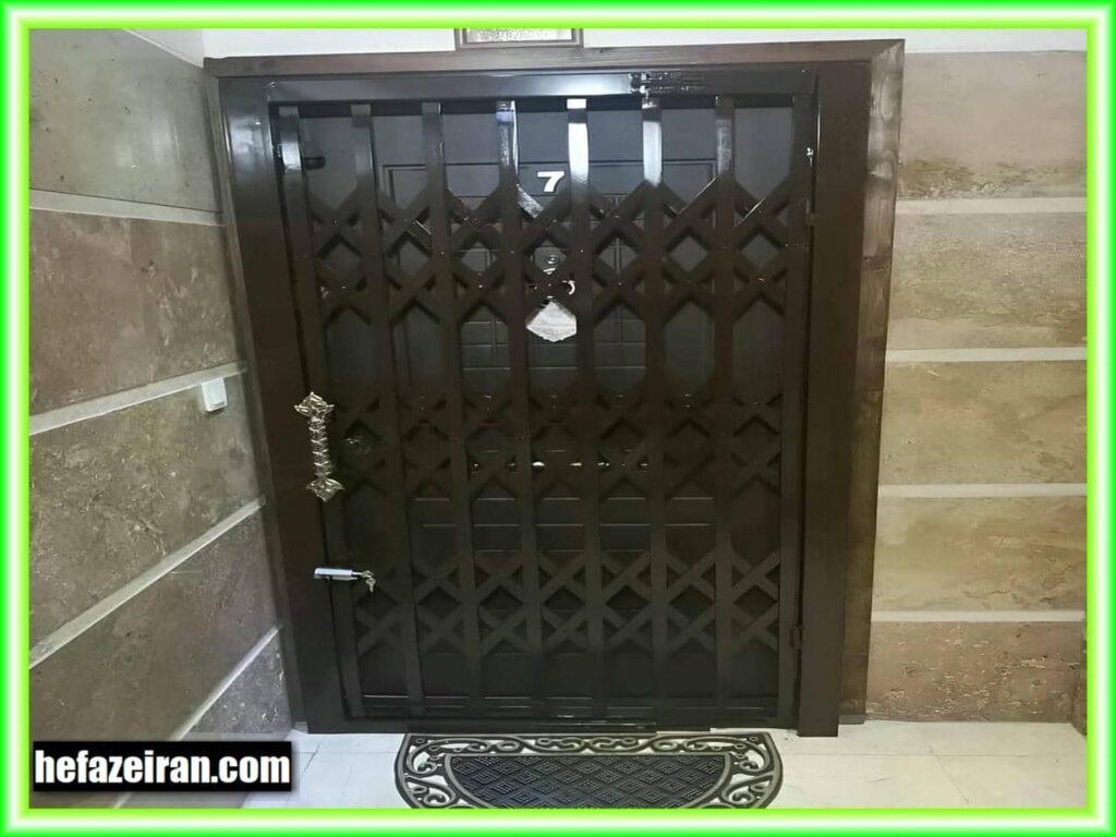 درب آکاردئونی به انگلیسی