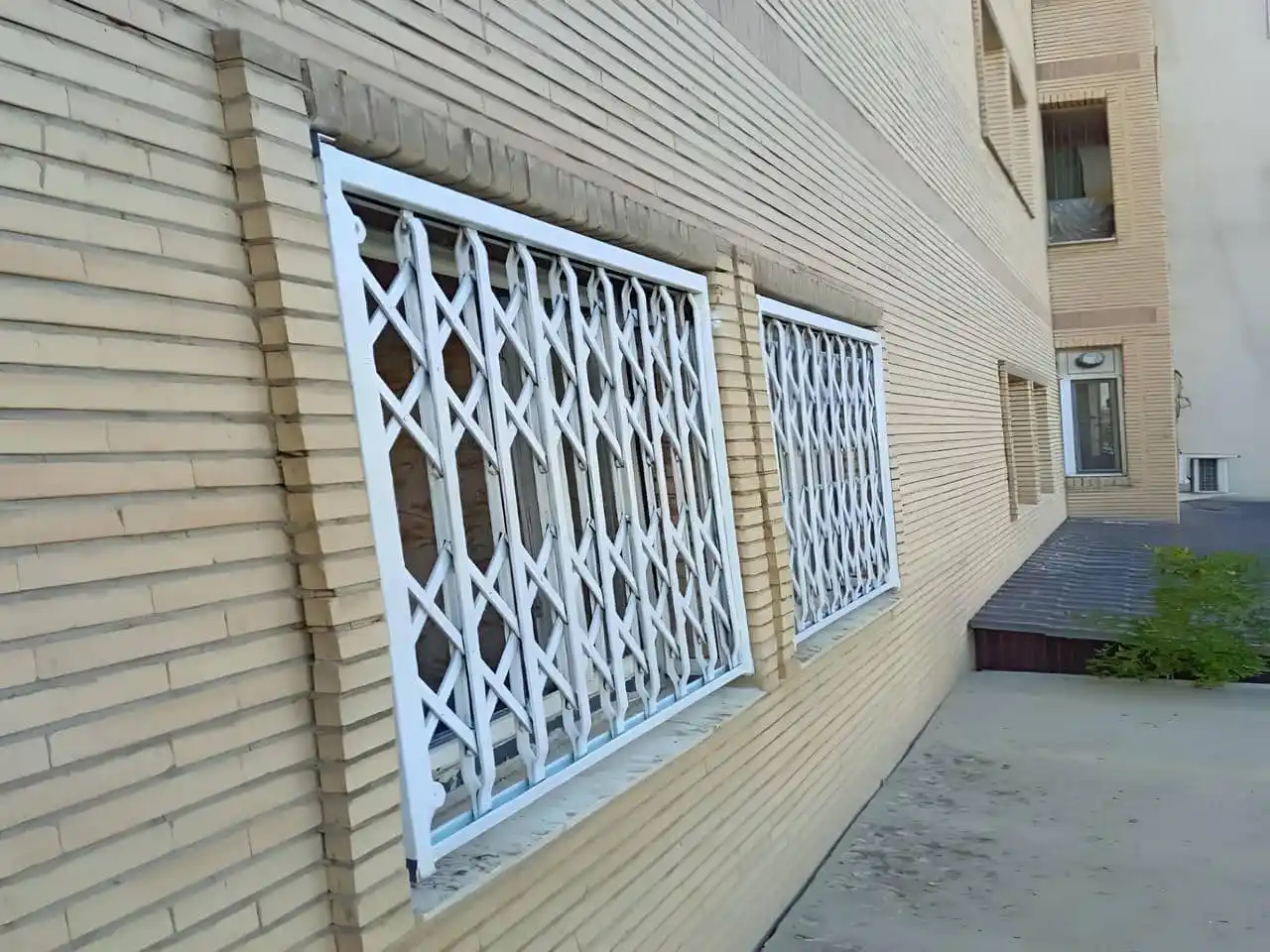 معایب حفاظ پنجره فلزی