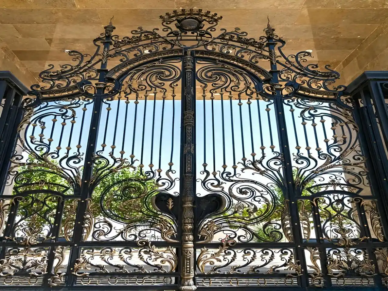 کاربردهای درب آهنی ماشین رو فرفورژه