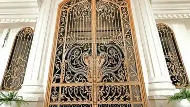 درب آهنی جنوبی ساختمان