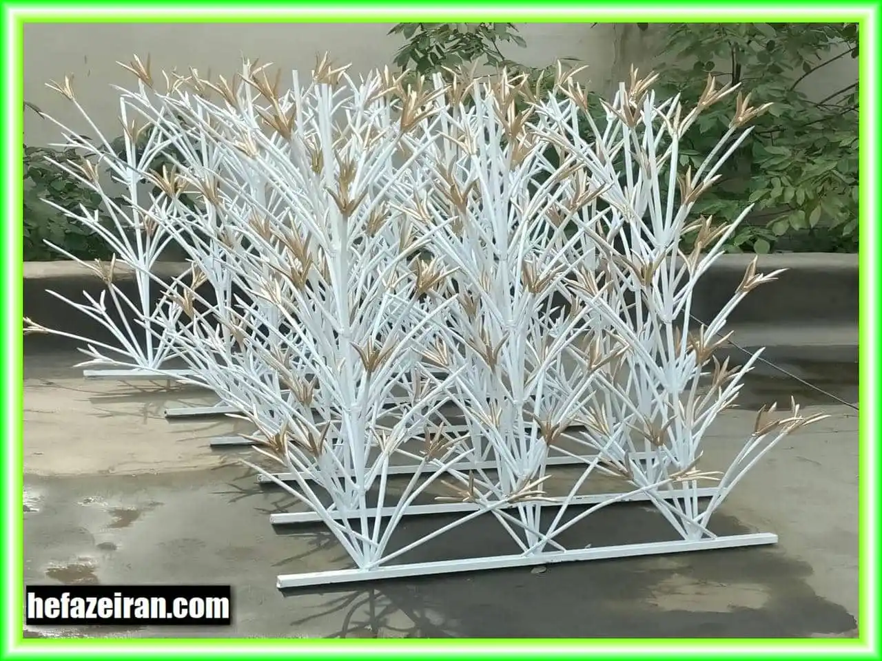 نرده روی دیوار لیلیوم