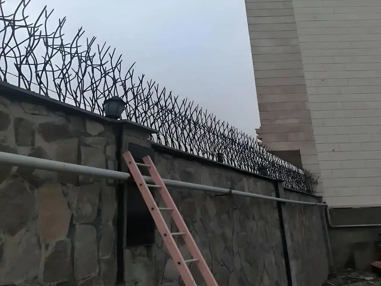 مزایا و معایب حفاظ روی دیوار مزایا و معایب حفاظ روی دیوار