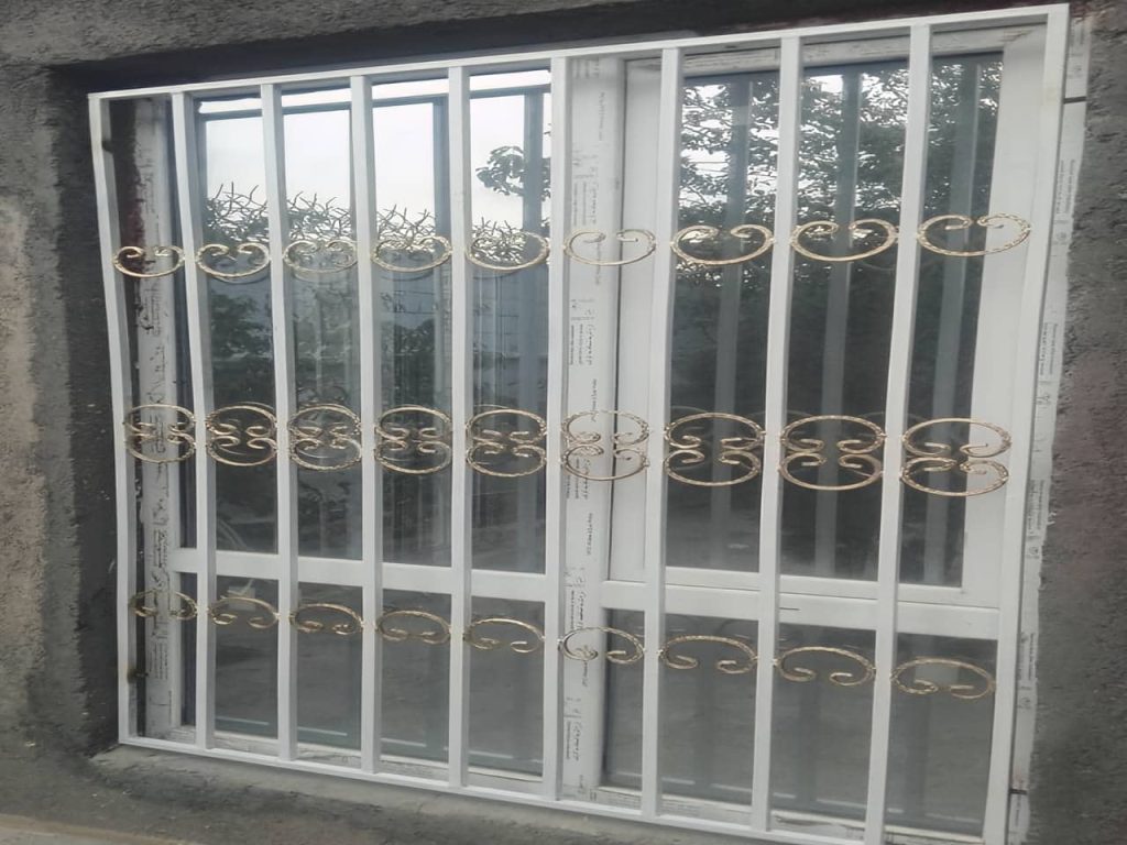 حفاظ پنجره فرفورژه دوجداره بزرگ