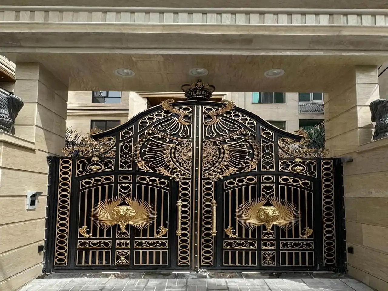 درب حیاط آهنی ساده و زیبا