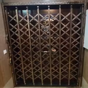 درب آکاردئونی تمام گل سلطنتی