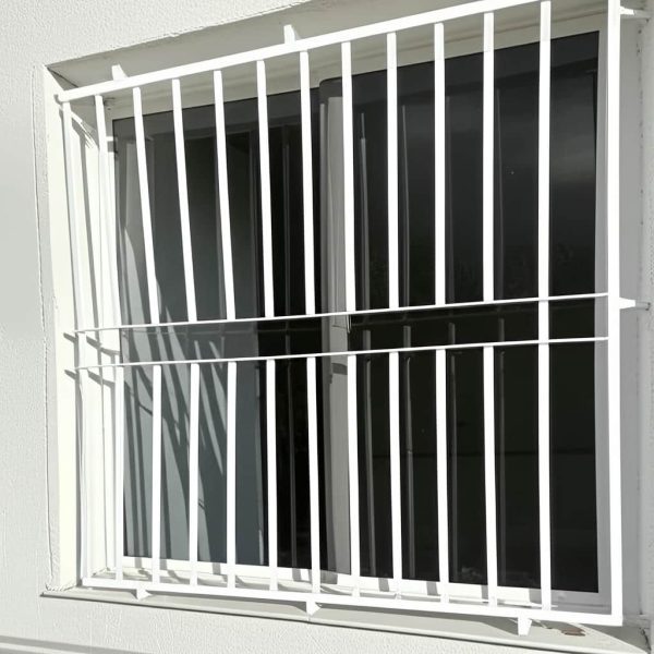 خرید حفاظ پنجره دوجداره مدل ساده میله افقی
