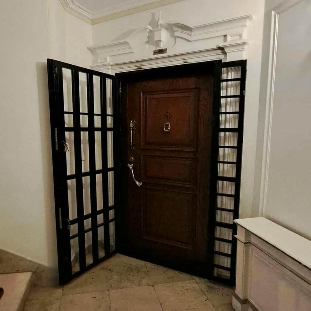 حفاظ ضد سرقت لولایی درب آپارتمان