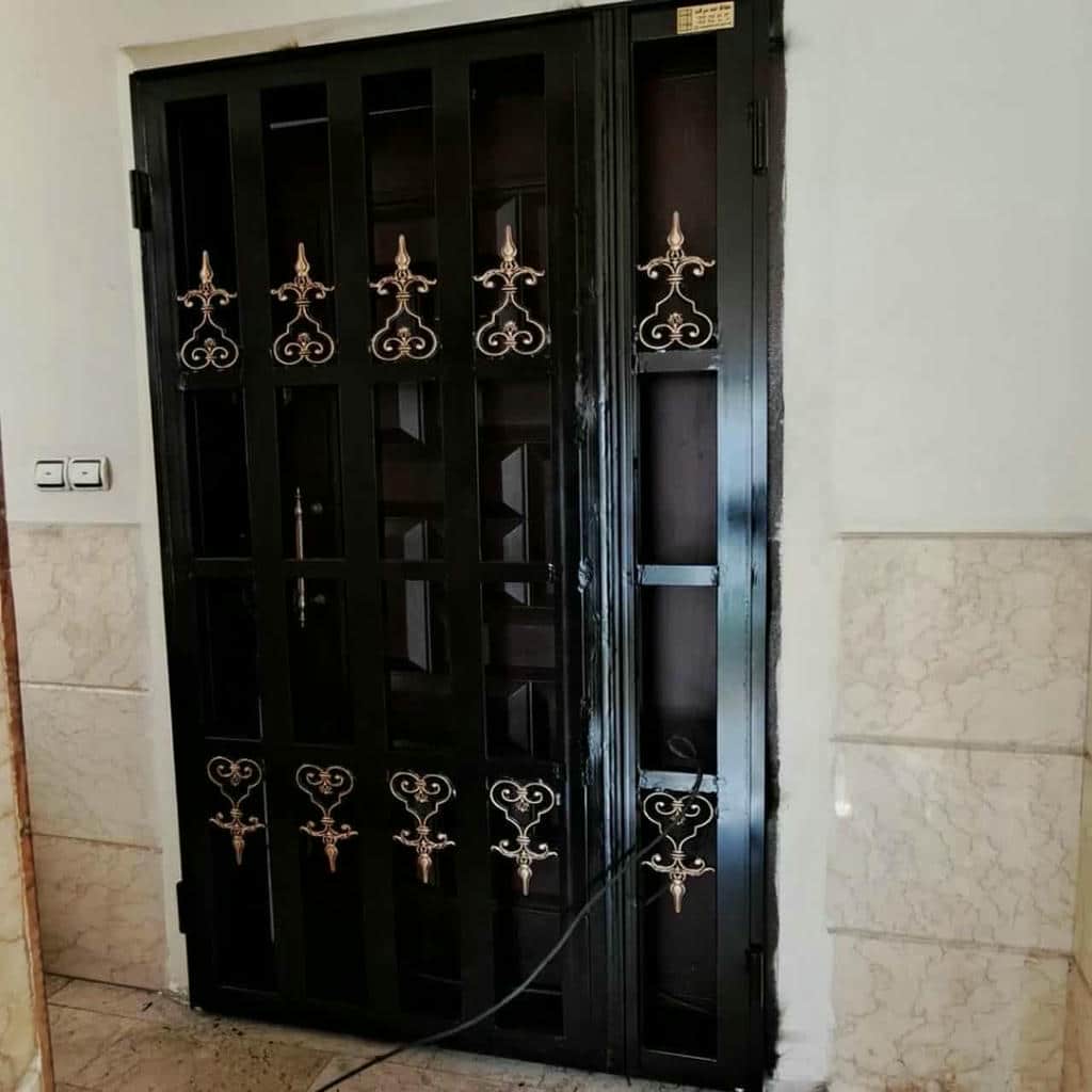 حفاظ درب آپارتمان لولایی
