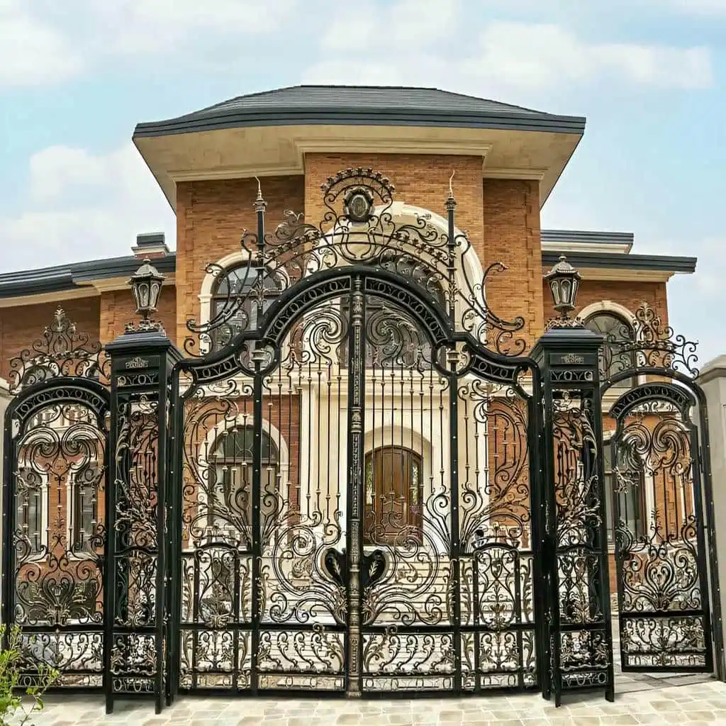 درب فلزی ورود به ویلا فرفورژه