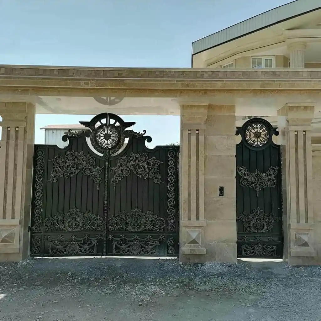 نصب درب حیاط آهنی