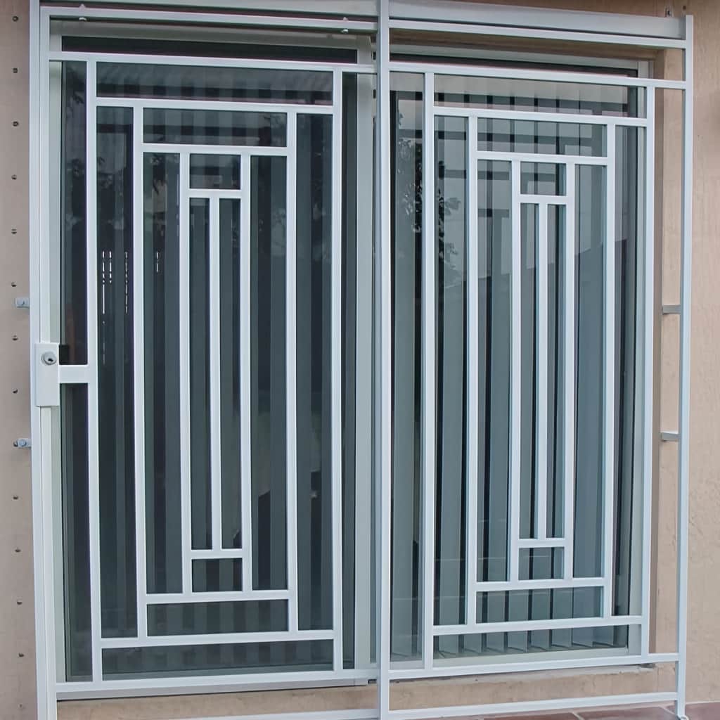 نصب حفاظ پنجره مدل کلاسیک مهرآهن