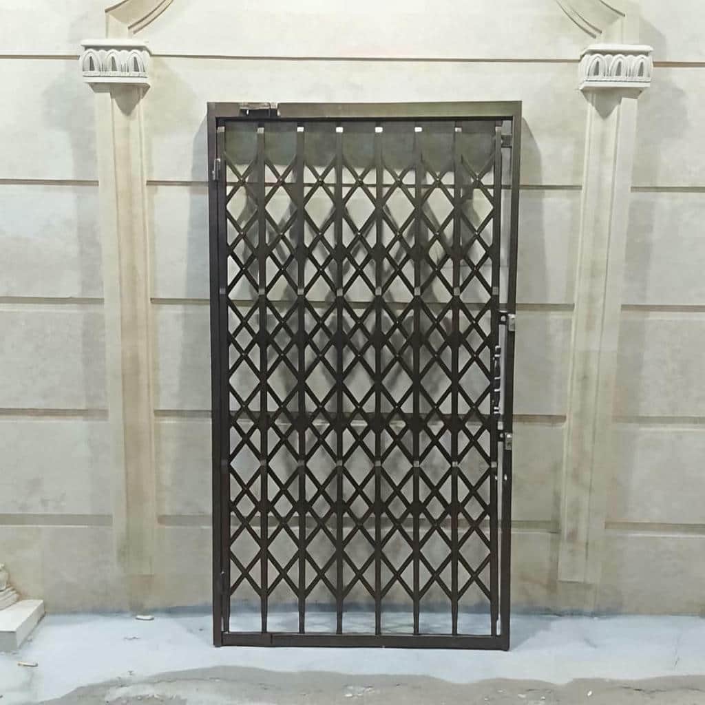 درب آکاردئونی در چالوس