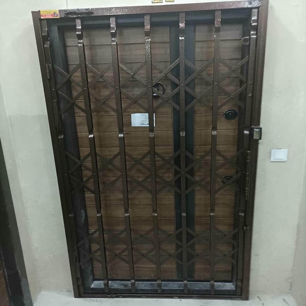 نصب درب آکاردئونی چهارگل در نوشهر
