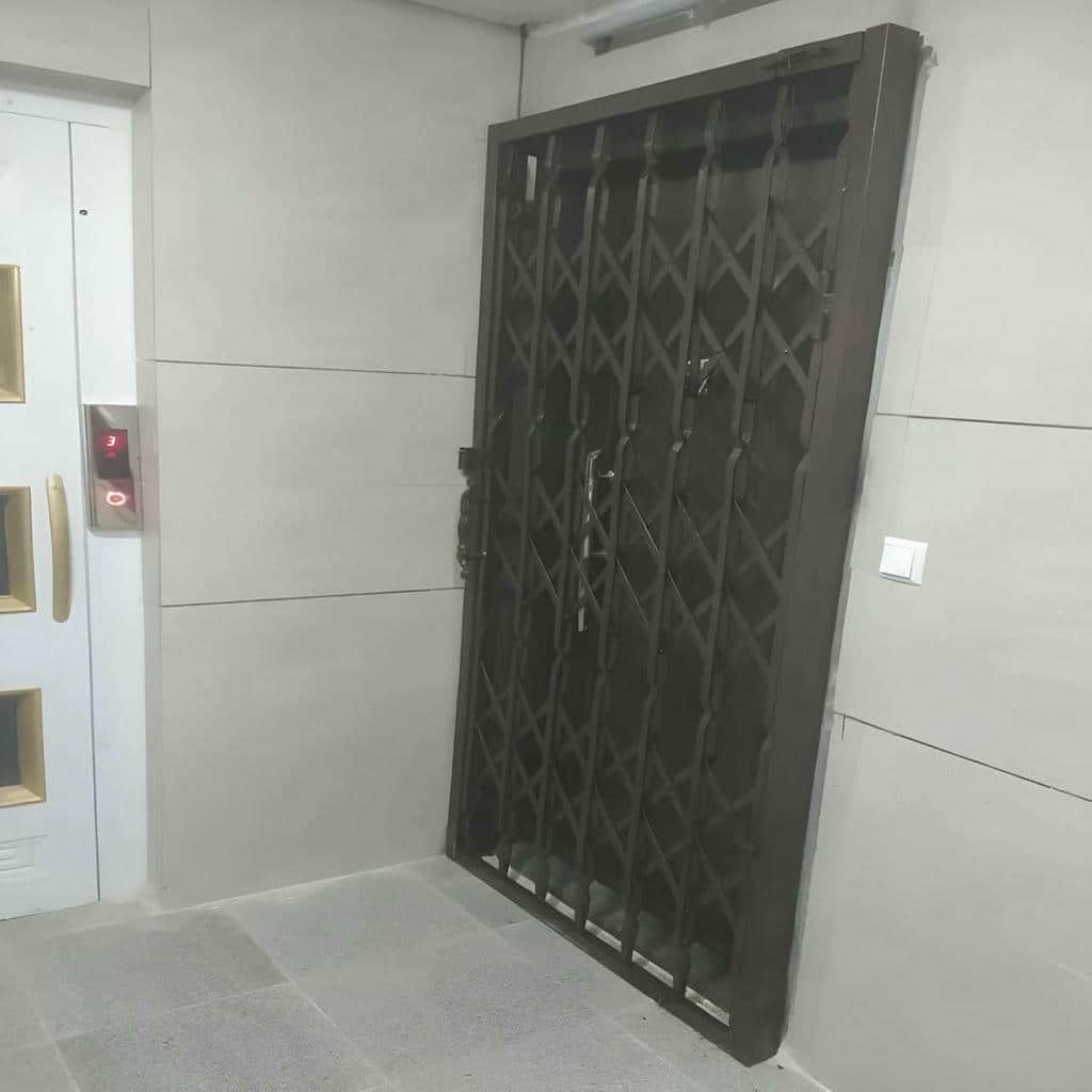 درب آکاردئونی در گنبدکاووس