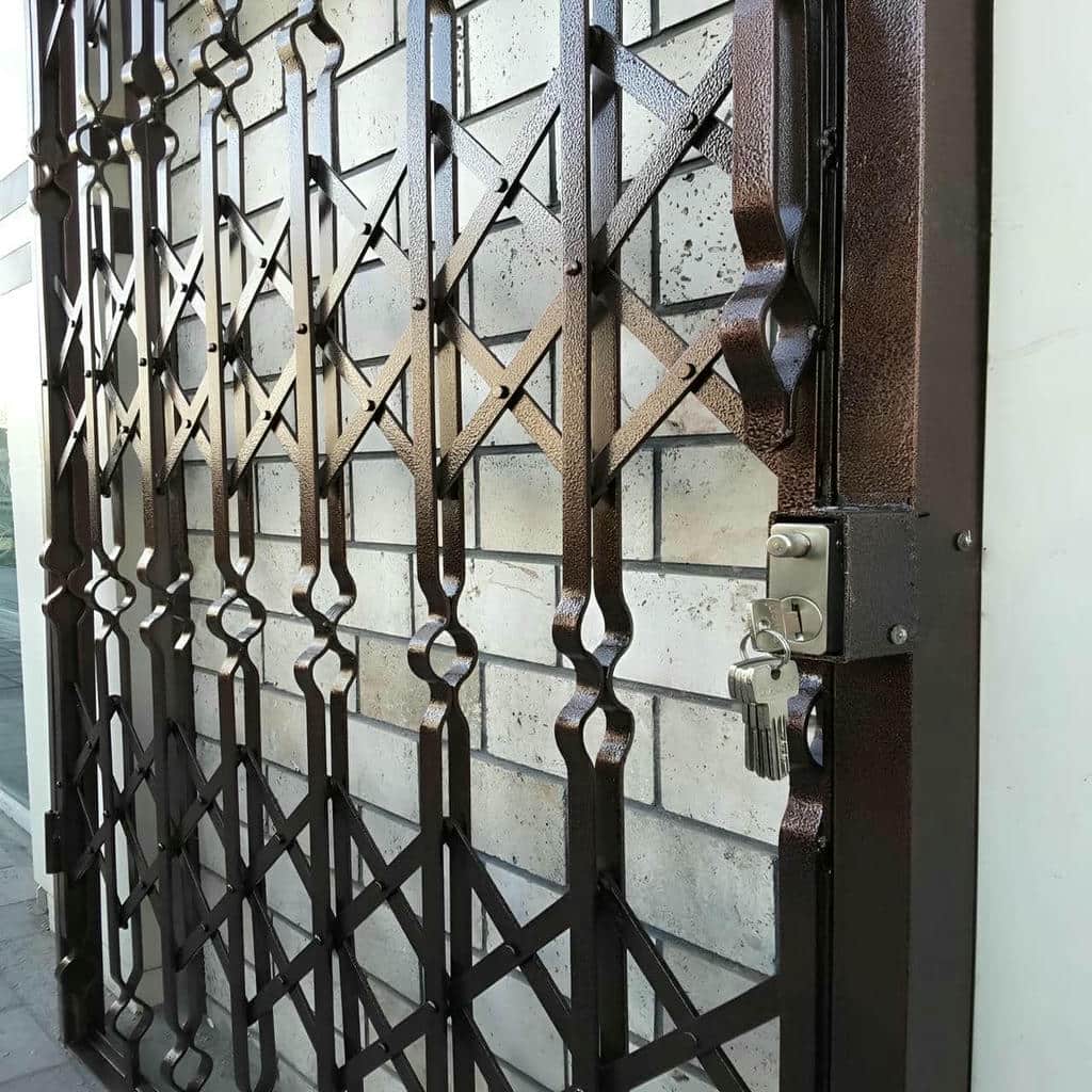نصب درب آکاردئونی چهارگل در نسیم شهر