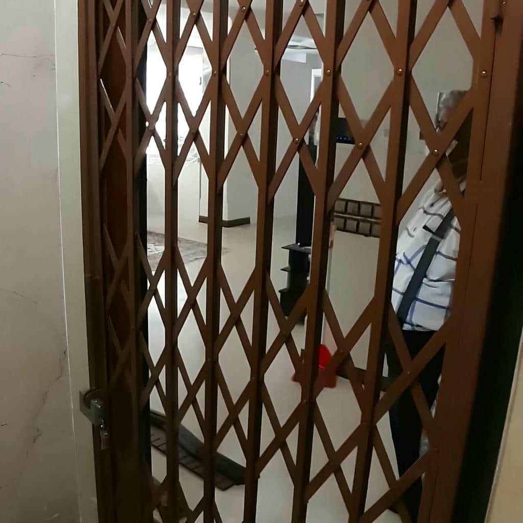 کارخانه درب آکاردئونی فولادی در مهرشهر کرج