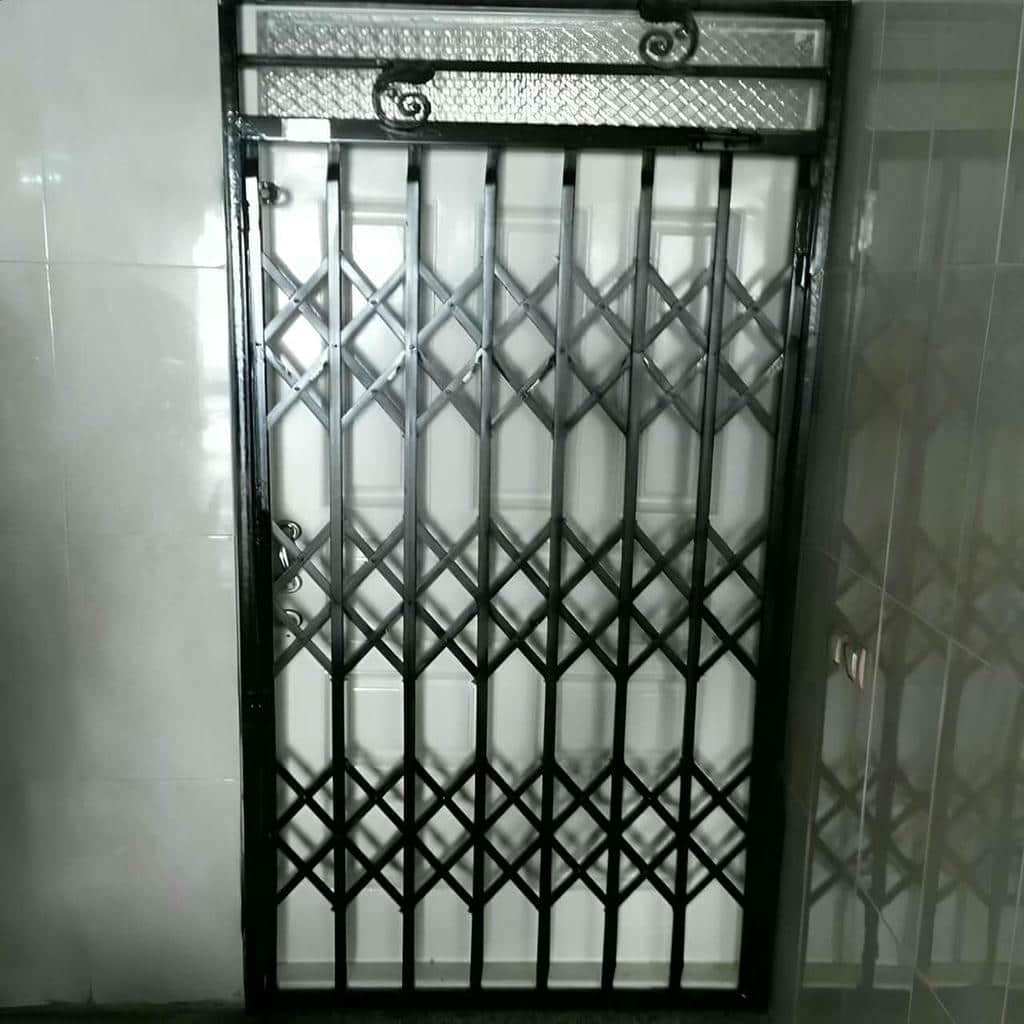 درب آکاردئونی در کرمانشاه