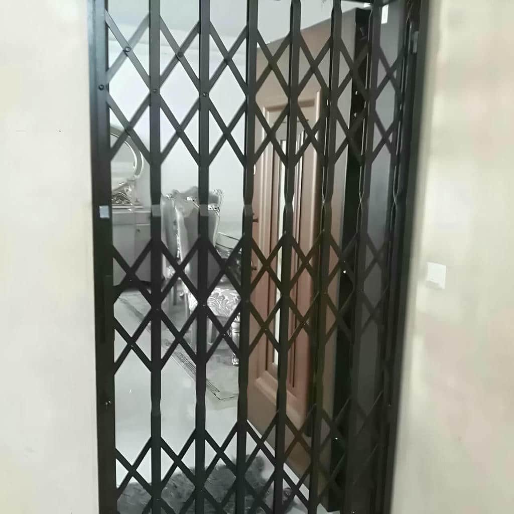 نصب درب آکاردئونی چهارگل در اصفهان
