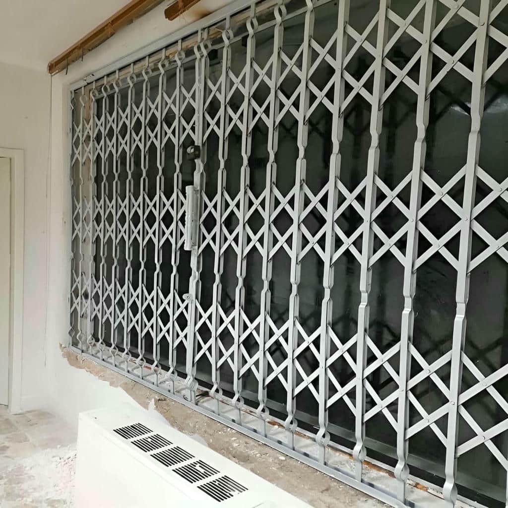 درب آکاردئونی در ایرانشهر