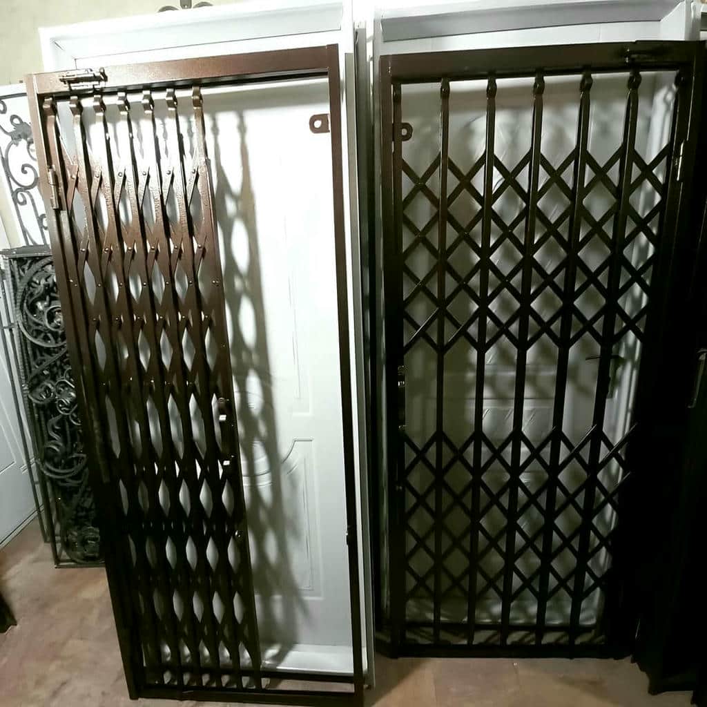 نصب درب آکاردئونی چهارگل در گنبدکاووس