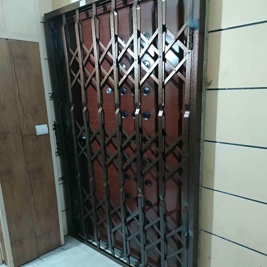 نصب درب آکاردئونی چهارگل در بومهن نصب درب آکاردئونی چهارگل در بومهن