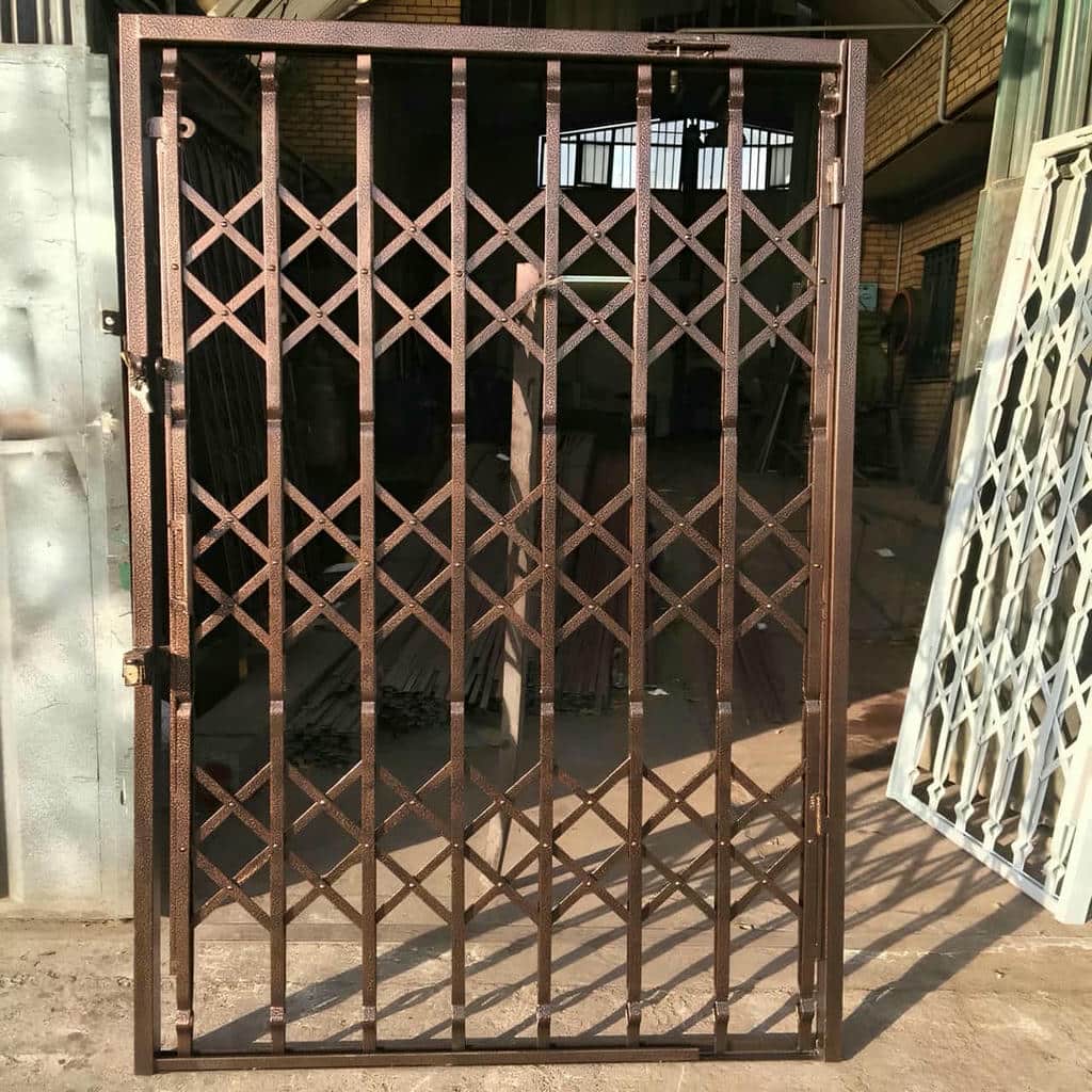 درب آکاردئونی در ارومیه