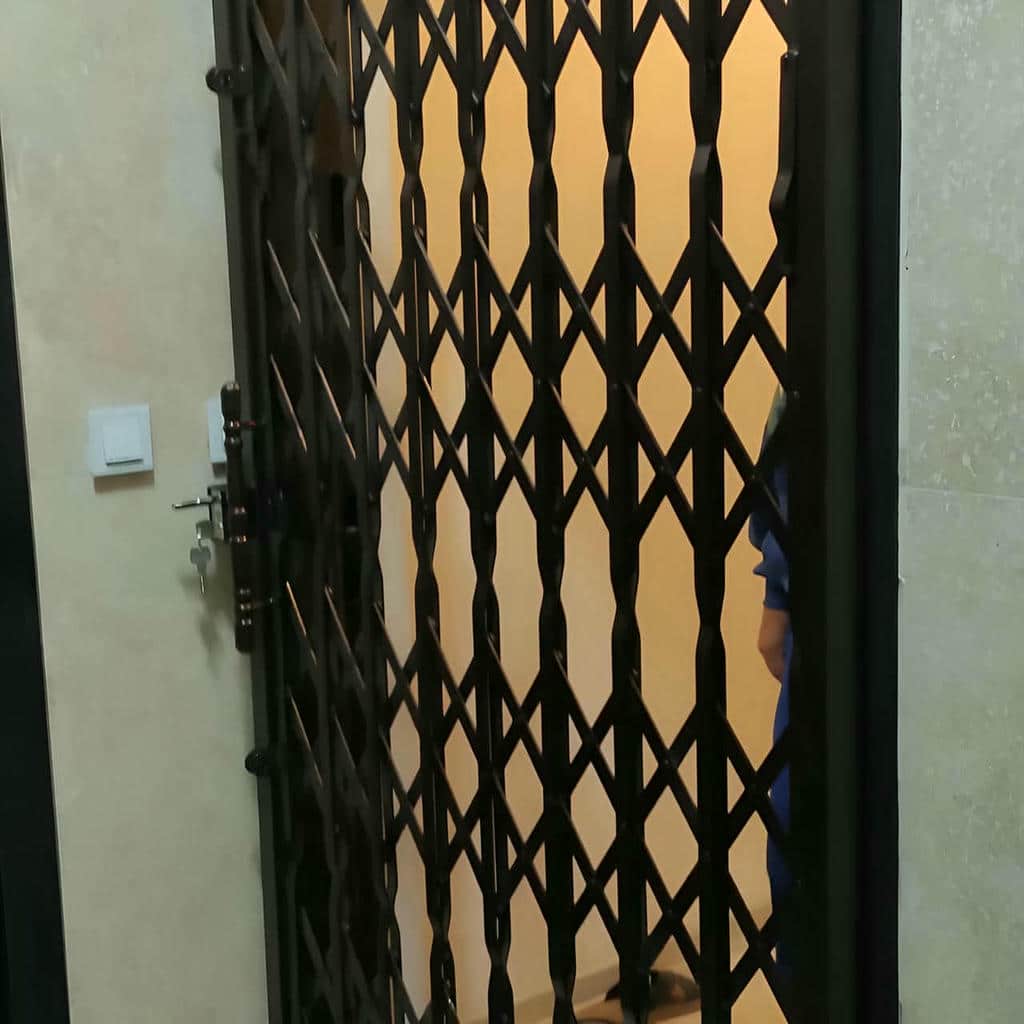 کارخانه درب آکاردئونی فولادی در سبزوار