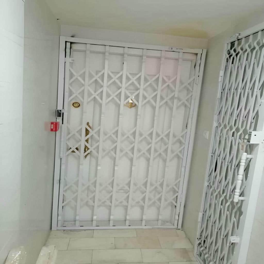 درب آکاردئونی در فشم