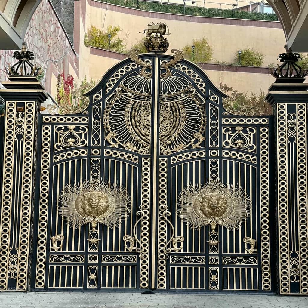 درب حیاط ویلایی در کمال شهر