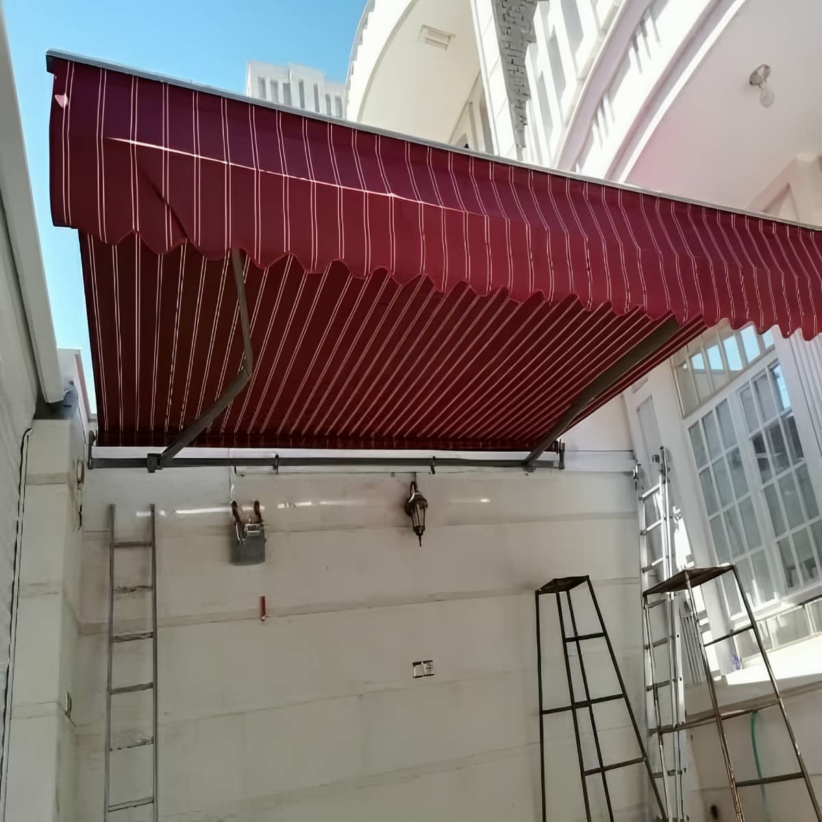 سایبان برقی سنسوردار با سنسور باران فعال