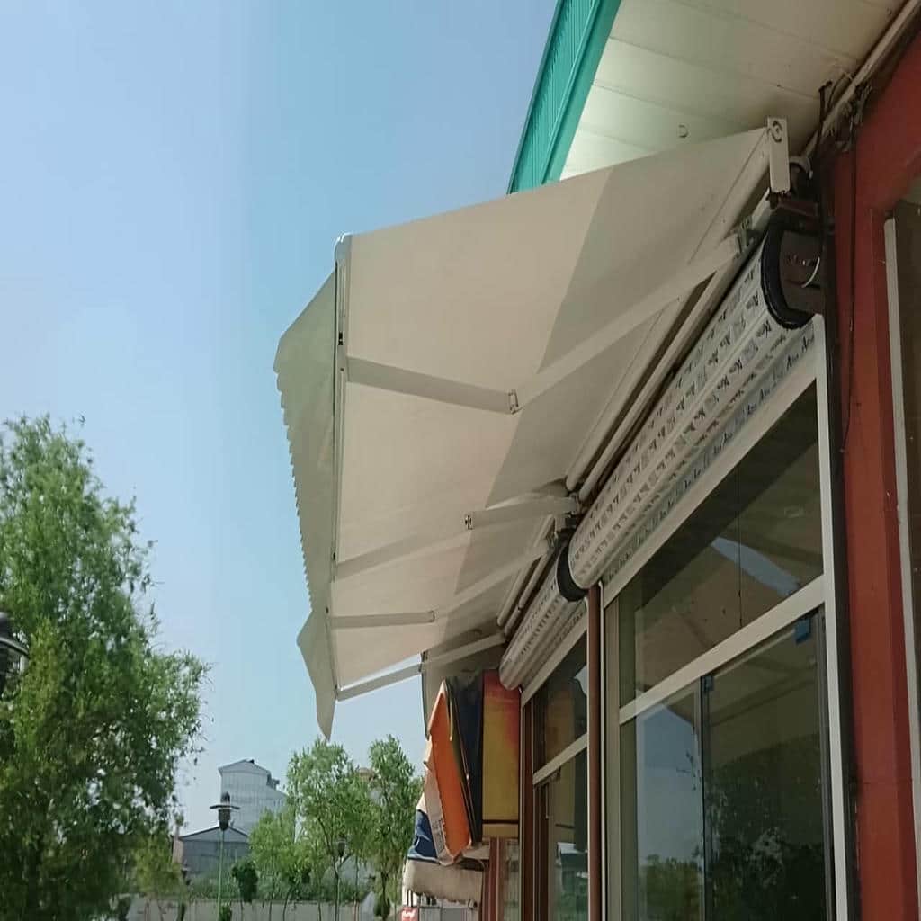 سایبان برقی با شفت مستحکم و مقاوم