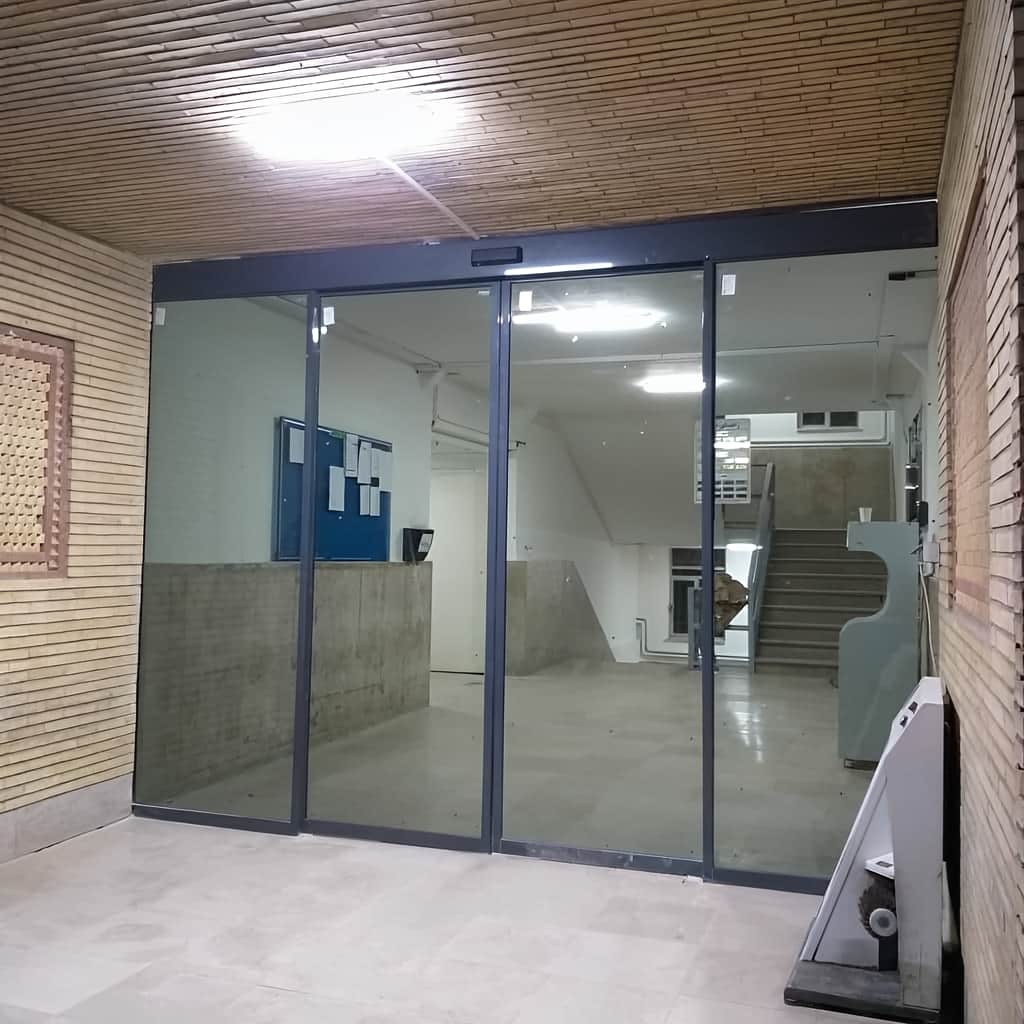 درب اتوماتیک شیشه ای منحنی با برد کنترل دقیق