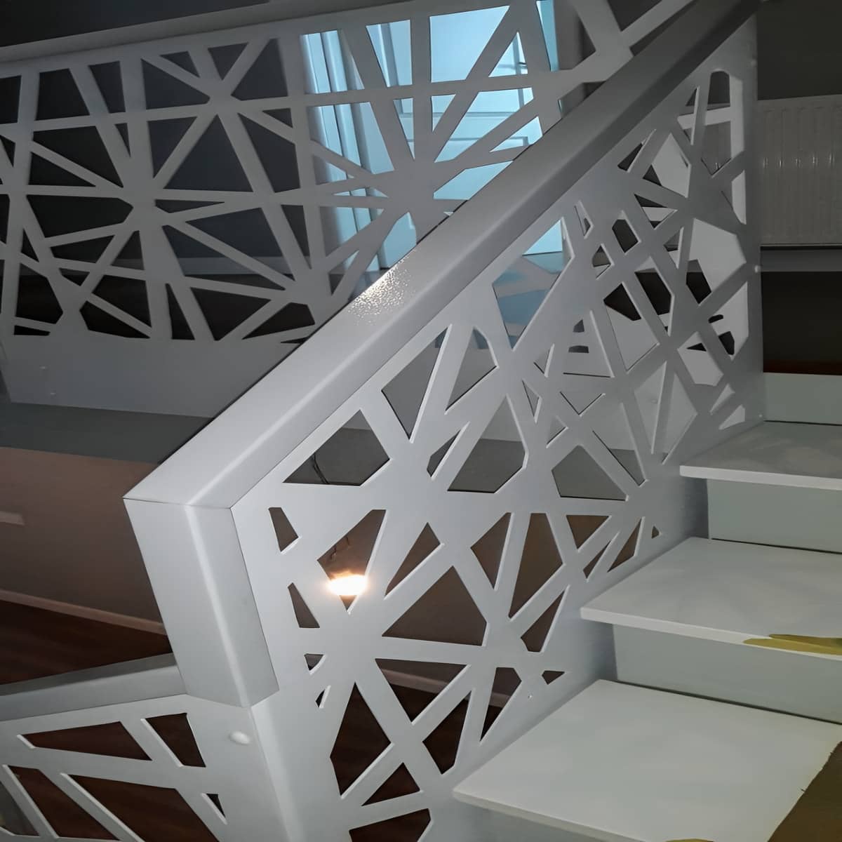 نرده CNC حیاط و محوطه با رنگ مقاوم رطوبت