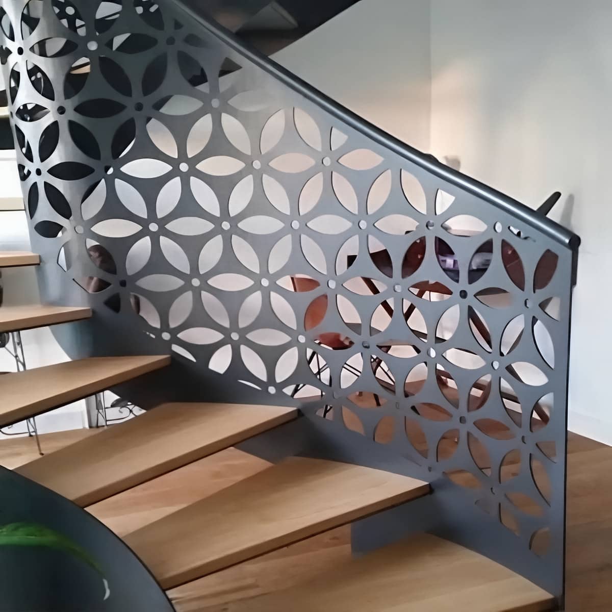 نرده CNC سفارشی اختصاصی با فریم فلزی مقاوم
