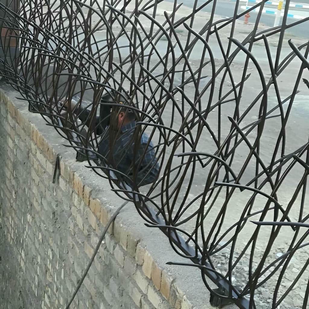 نرده حصاری آهنی با برش منظم قطعات فلزی نرده حصاری آهنی با برش منظم قطعات فلزی