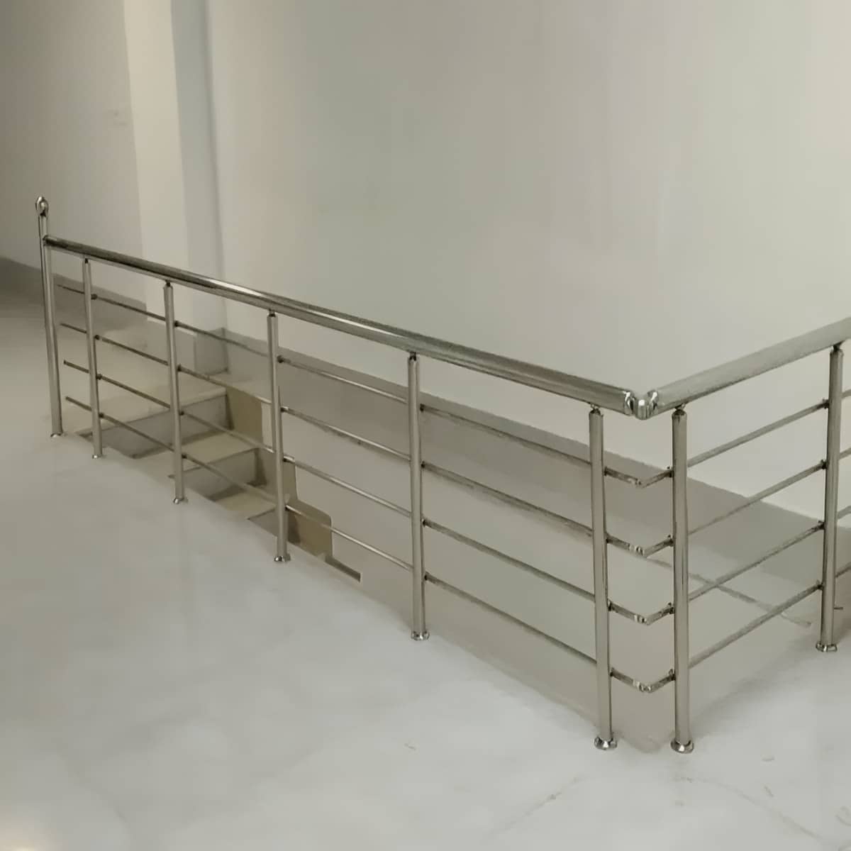 نرده استیل سفارشی با برش دقیق لوله