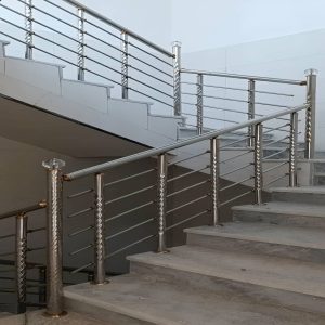 نرده استیل سفارشی با پایه محکم و تراز